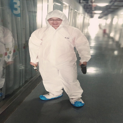 Bộ đồ bảo hộ dùng một lần màu trắng Coverall không dệt dùng một lần